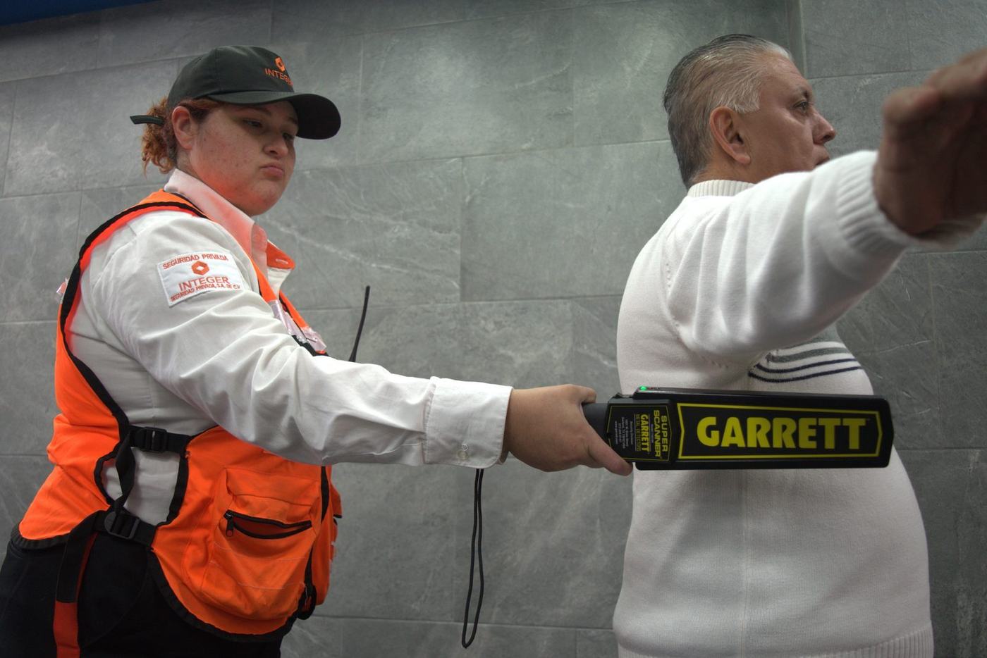Inspección con detector de metales